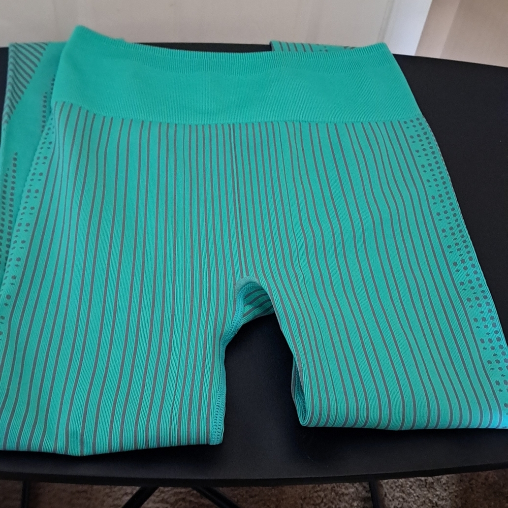 Fabletics Teal Striped High-Waisted Leggings NWOT Inseam approx 26.5 in